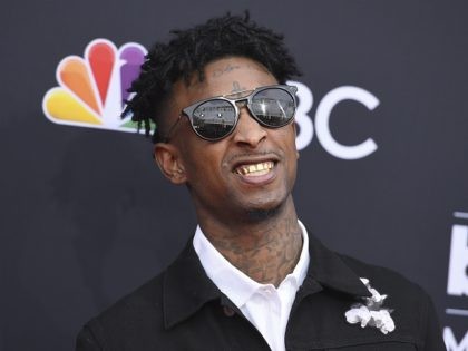 CORRECTS TO 21 SAVAGE, NOT DESIIGNER - 21 Savage arrives arrives at the Billboard Music Awards at the MGM Grand Garden Arena on Sunday, May 20, 2018, in Las Vegas. (Photo by Jordan Strauss/Invision/AP)