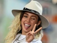 CYRUSCROP1 US singer Miley Cyrus reacts as she arrives on stage to perform on NBC's Today show at the Rockefeller Plaza in New York on May 26, 2017. / AFP PHOTO / Jewel SAMAD (Photo credit should read JEWEL SAMAD/AFP/Getty Images)