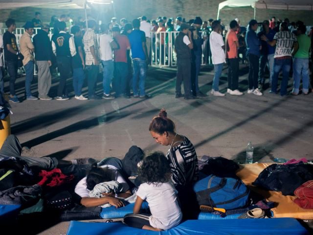 Central American Caravan Migrants wait to enter U.S. from Mexico. (Photo: JULIO CESAR AGUILAR/AFP/Getty Images)