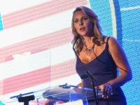 2015 Helping A Hero Gala HOUSTON, TX - NOVEMBER 22: 60 Minutes Correspondent and Mistress of Ceremonies Lara Logan hosts the 2015 Helping A Hero Gala on November 22, 2015 in Houston, Texas. (Photo by Rick Diamond/Getty Images for Helping A Hero)