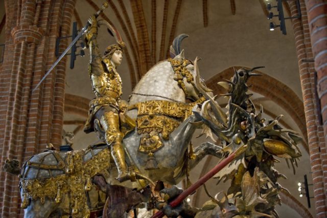 The medieval sculpture "Saint George and the dragon" is revealed to the press in