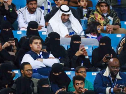Saudi women using Apple iPhones