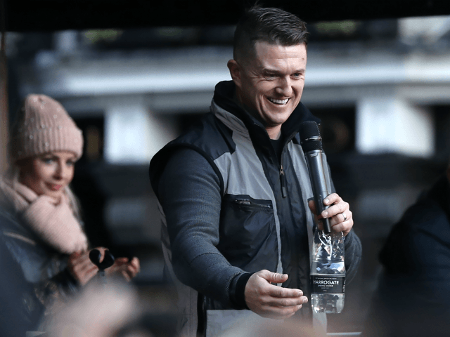 Tommy Robinson mic