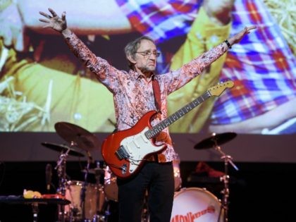 NEW YORK, NY - JUNE 01: Peter Tork of The Monkees performs live on stage at Town Hall on J