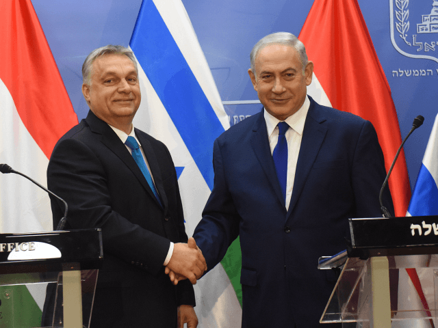 Hungarian Prime Minister Viktor Orban (L) and Israeli Prime Minister Benjamin Netanyahu (R