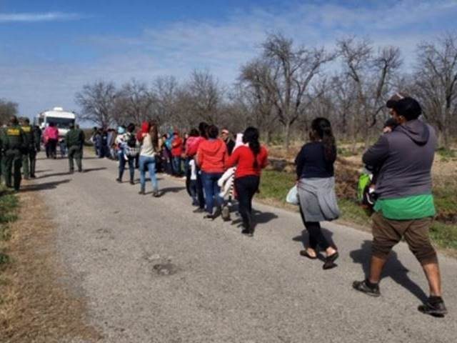 Eagle Pass Station Border Patrol agents apprehend a group of 90 Honduran migrants near Que