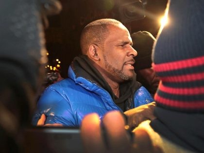 CHICAGO, ILLINOIS - FEBRUARY 22: R&B singer R. Kelly arrives at the 1st District-Central police station on February 22, 2019 in Chicago, Illinois. Cook County State's Attorney Kim Foxx announced today that Kelly has been charged with 10 counts of aggravated sexual abuse of four victims, at least three between …