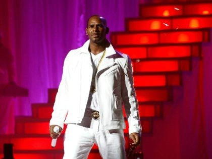 NEW YORK, NY - NOVEMBER 21: R. Kelly performs at MSG Theater on November 21, 2012 in New Y
