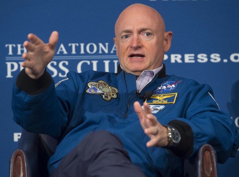 Former NASA astronaut Mark Kelly seeking Arizona Senate seat - Breitbart