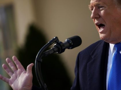 Trump declares 'emergency' to build wall, Democrats cry foul