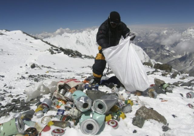 China bans non-climbers from Mount Everest base camp