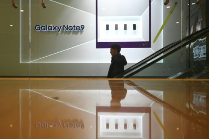 Samsung to launch US retail stores in smartphone push