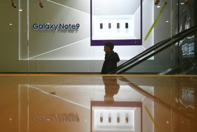 Samsung to launch US retail stores in smartphone push