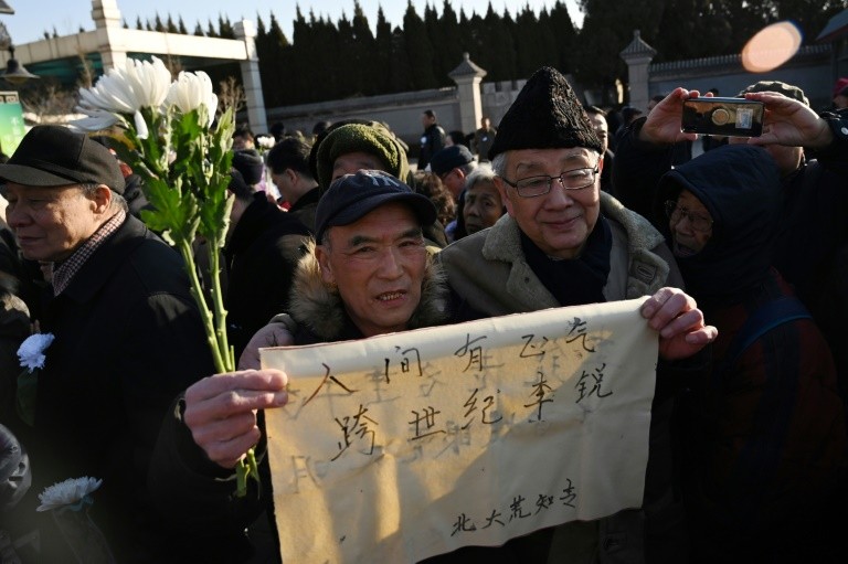 Hundreds attend funeral of Mao's secretary-turned-critic - Breitbart