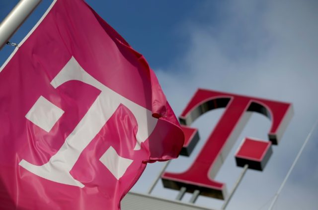 Deutsche Telekom sticks to forecasts as profits ebb