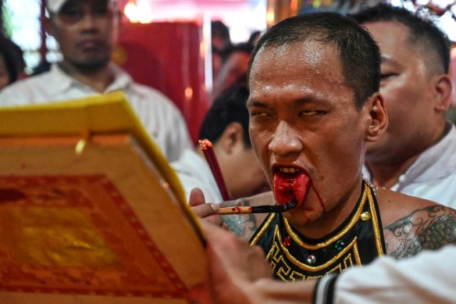 Indonesia caps Lunar New Year with bloody tongues, lion dances