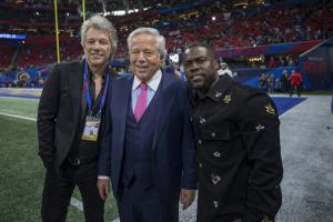 Jon Bon Jovi, Kevin Hart, Ellie Kemper enjoy Super Bowl 