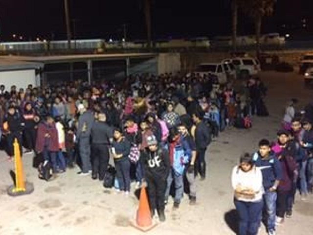 El Paso Sector Border Patrol agents apprehended more than 400 migrants in a five-minute period on March 19, 2019. (Photo: U.S. Border Patrol/El Paso Sector)