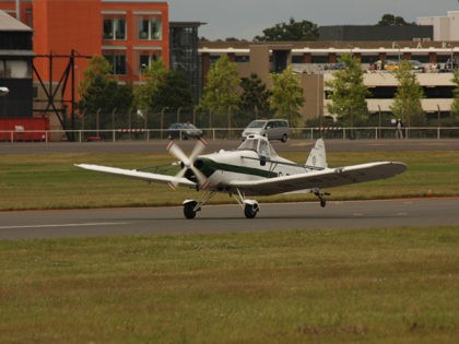 Piper PA-25 airplane.