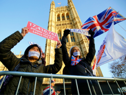 Pro-Brexit activists protest outside the Houses of Parliament in London on December 11, 2018. - British Prime Minister Theresa May began a humiliating European tour on Tuesday in a desperate bid to salvage her Brexit deal, a day after delaying a parliamentary vote on the text to avoid a crushing …