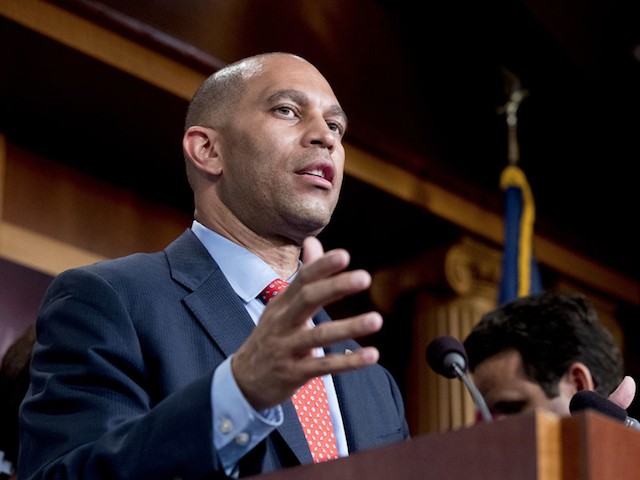 Poll: Only 35% of Democrats Hold Favorable View of Election Denier Hakeem Jeffries 