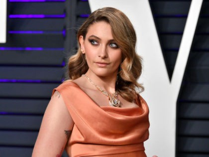 Paris Jackson attends the 2019 Vanity Fair Oscar Party hosted by Radhika Jones at Wallis Annenberg Center for the Performing Arts on February 24, 2019 in Beverly Hills, California.
