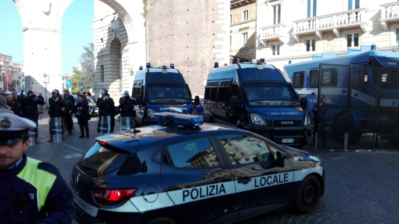 Piazza Bra riot police