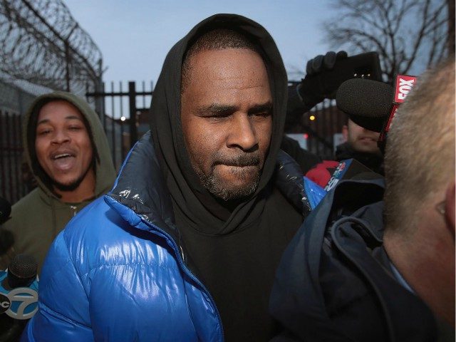 CHICAGO, ILLINOIS - FEBRUARY 25: R&B singer R. Kelly leaves the Cook County jail after