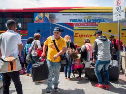 Venezuelans arrive at the Santo Domingo airport waiting to return to Venezuela, they are part of the first group of about 80 Venezuelans who had emigrated to the Dominican Republic to flee the economic crisis of their country they left on Saturday back to Venezuela in a flight financed by …