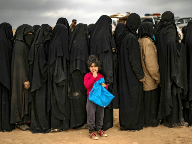 ddb796_women-children-queue-screening-point-fleeing-islamic-state-group-syrian