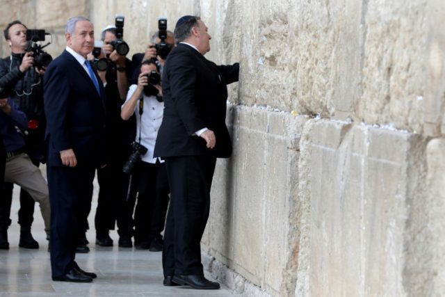 Pompeo visits Western Wall with Netanyahu in diplomatic first