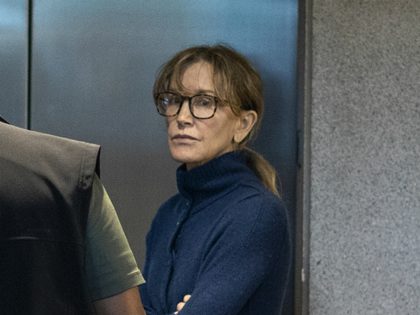 TOPSHOT - Actress Felicity Huffman is seen inside the Edward R. Roybal Federal Building and U.S. Courthouse in Los Angeles, on March 12, 2019. - Two Hollywood actresses including Oscar-nominated 'Desperate Housewives' star Felicity Huffman are among 50 people indicted in a nationwide university admissions scam, court records unsealed in …