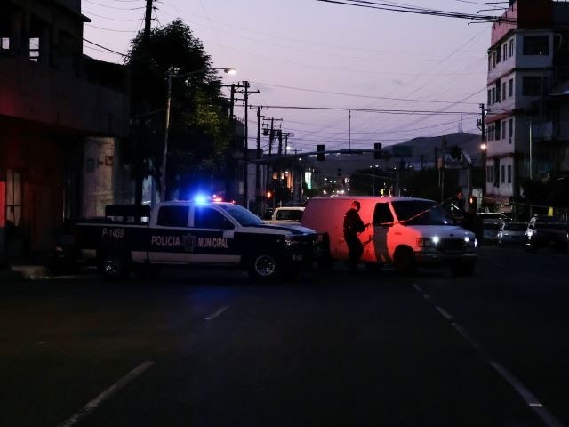 Mexican municipal police investigate a crime scene. (File Photo: GUILLERMO ARIAS/AFP/Getty