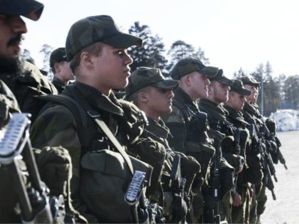 Young recruits are pictured during an inspection on March 2, 2017 at the regiment in Enkoping, 70 km north-west of Stockholm. The Swedish government today decided to reintroduce conscription, scrapped since 2010, by calling up some 13,000 men and women born 1999-2000 for selection / AFP PHOTO / TT News …