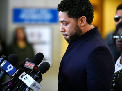 Actor Jussie Smollett talks to the media before leaving Cook County Court after his charge