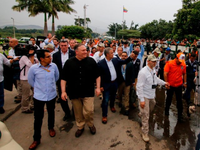 US Secretary of State Mike Pompeo (2-L, black shirt) and Colombian President Ivan Duque (C) visit the Simon Bolivar International Bridge in Cucuta, Norte del Santander Department, Colombia, on the border with Venezuela, on April 14, 2019. - Pompeo, who is on a four-nation tour of Latin American allies, finishes …