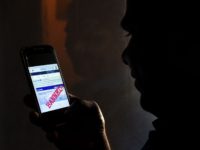 A Sri Lankan man mobile phone user shows an image on Twitter showing that the Facebook site had been blocked in Colombo on March 7, 2018. - Telecommunication service providers said they have blocked access to facebook and several other social media platforms on the directive of the government which …