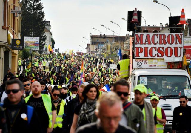 'Yellow vests' march again as government tries to regroup