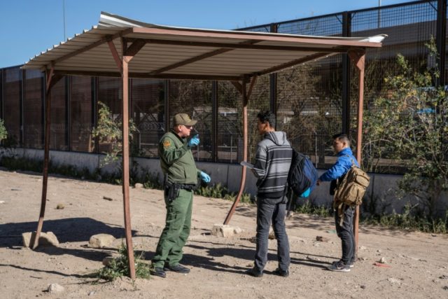 US judge blocks Trump policy of returning asylum seekers to Mexico