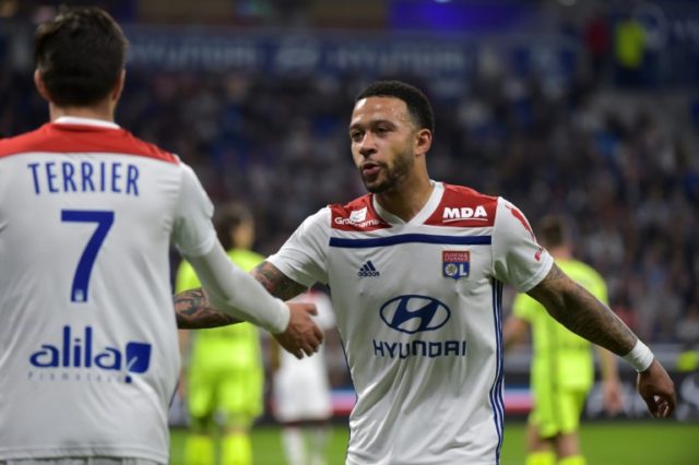 Depay helps Lyon end winless streak