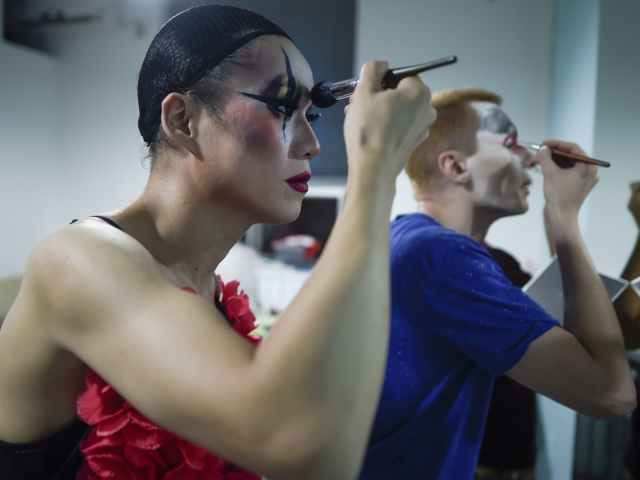 Children Found in Apartment with Drag Queens, 'Drugs,' and Dead Man - Vimarsana News