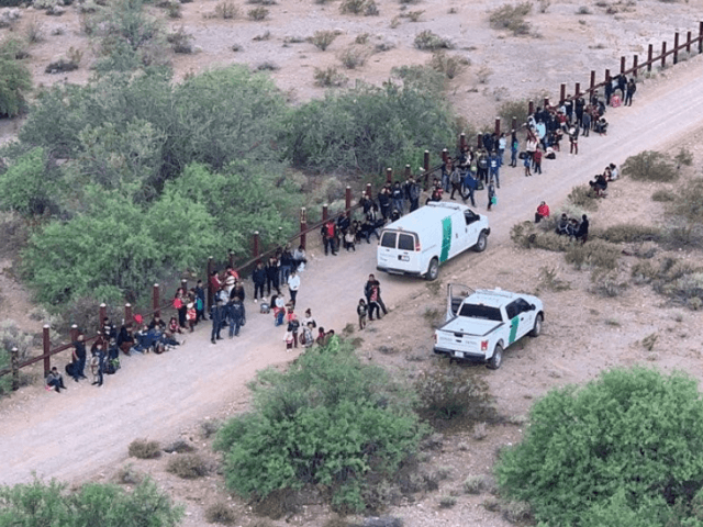 Border Patrol agents in Arizona continue to apprehend large groups of mostly Central American migrant families. (Photo: U.S. Border Patrol/Tucson Sector)