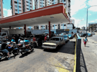 People queue at a gas station in Caracas, on March 10, 2019, during a massive power outage. - National Assembly leader Juan Guaido said Sunday he will ask the Venezuelan legislature to declare a "state of alarm" in order to request international aid amid a massive power outage. (Photo by …
