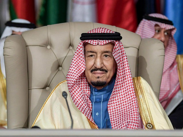 Saudi Arabia's King Salman bin Abdulaziz (C) chairs the opening session of the 30th Arab League summit in the Tunisian capital Tunis on March 31, 2019. (Photo by FETHI BELAID / POOL / AFP) (Photo credit should read FETHI BELAID/AFP/Getty Images)