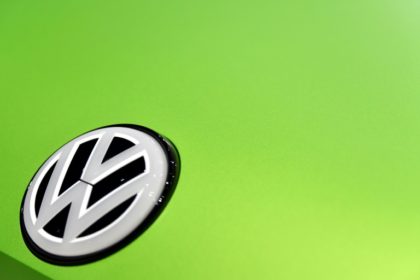 Volkswagen dodges weak auto market to accelerate in Q1