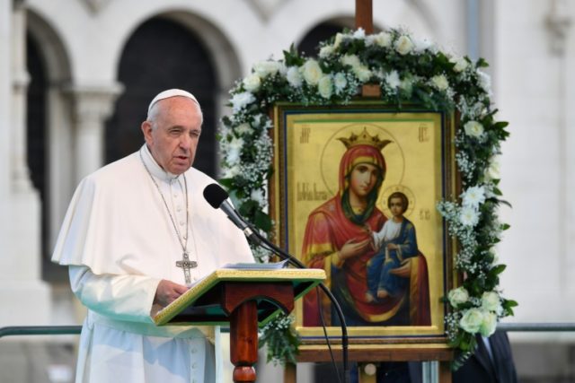 Pope asks Bulgarians to 'open hearts' to migrants