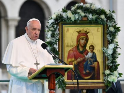 Pope asks Bulgarians to 'open hearts' to migrants