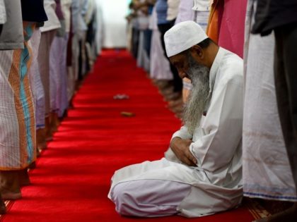 Sri Lanka slaps controls on mosques after jihad attacks