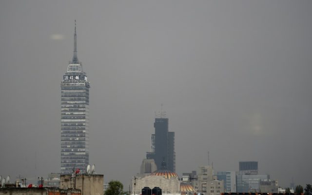 Mexico City extends pollution alert, cancels school