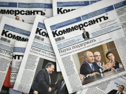 Pressure at top Russian daily triggers mass walkout